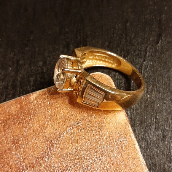 Amazingly sparkly 14k ring - Picture 2 of 6